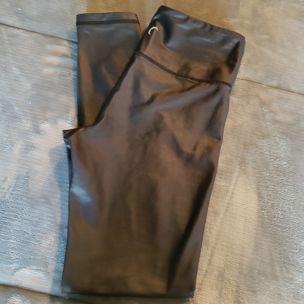 Black Metallic Light n Tight Hi-Rise 7/8 24"